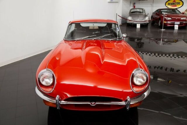 Jaguar E-Type 1970 image number 8