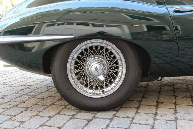 Jaguar E-Type 1964 image number 11