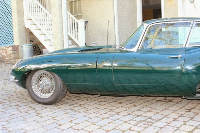 Jaguar E-Type 1964 image number 14