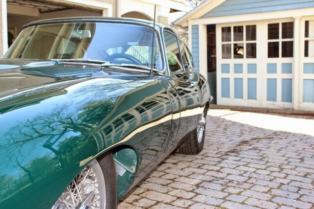 Jaguar E-Type 1964 image number 22