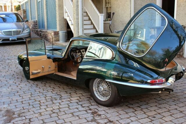 Jaguar E-Type 1964 image number 26