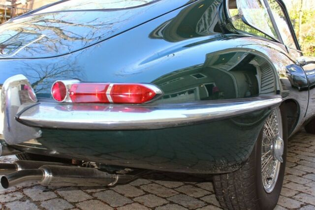 Jaguar E-Type 1964 image number 27