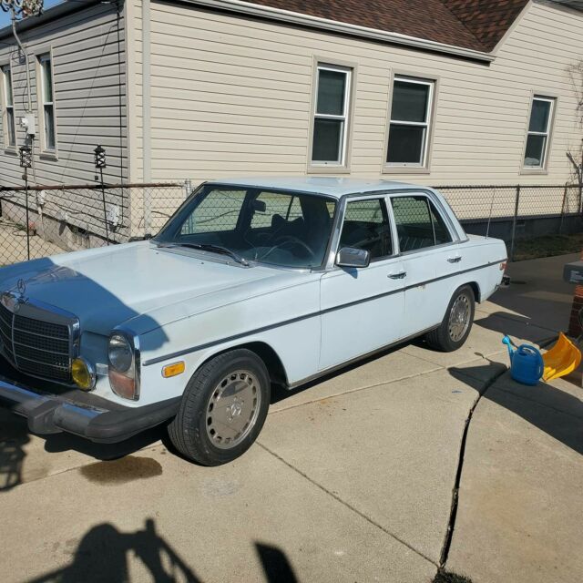 Mercedes-Benz 280 1976 image number 0