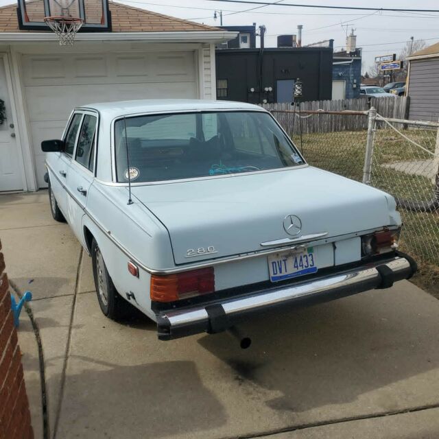 Mercedes-Benz 280 1976 image number 1