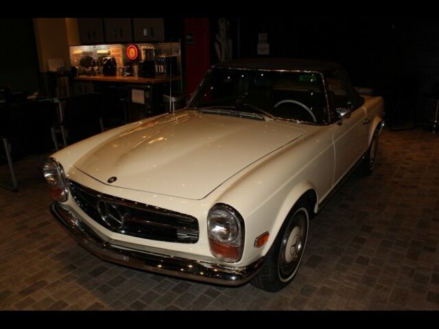 Mercedes-Benz SL-Class 1970 image number 29