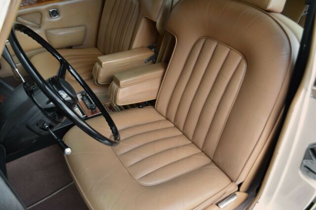 Rolls-Royce Silver Shadow 1975 image number 14