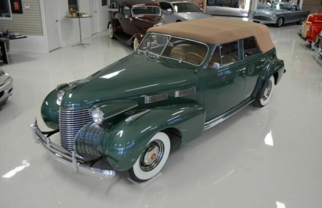 Cadillac Series 62 Convertible Sedan 1940 image number 25