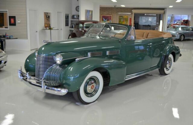 Cadillac Series 62 Convertible Sedan 1940 image number 26