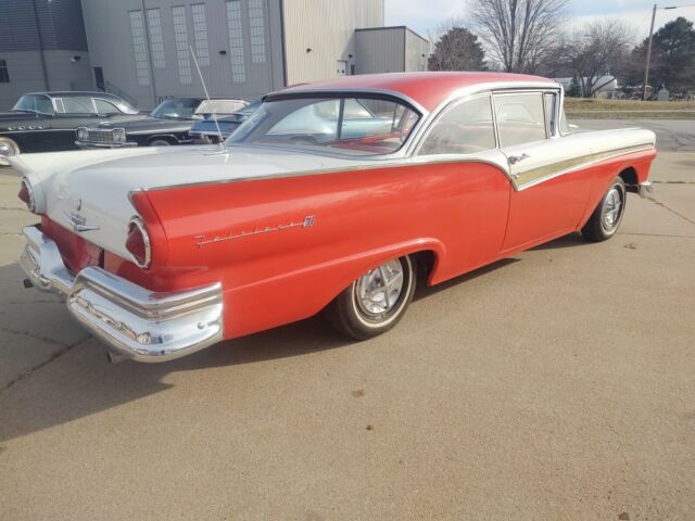 Ford Fairlane 1957 image number 32