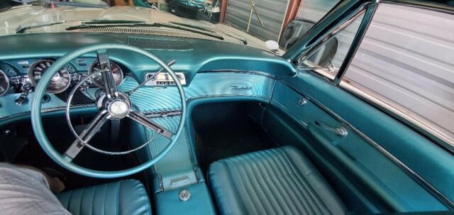 Ford Thunderbird 1961 image number 1