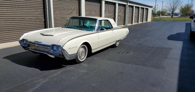 Ford Thunderbird 1961 image number 14