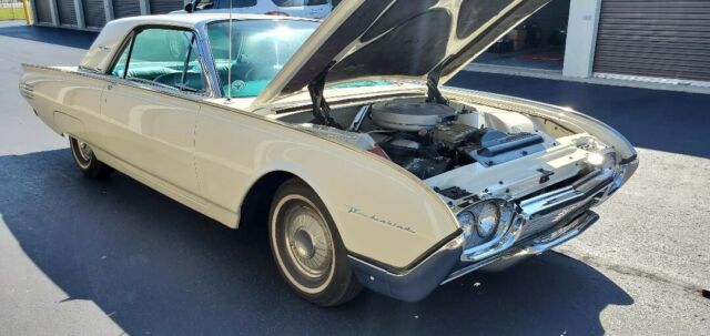 Ford Thunderbird 1961 image number 19