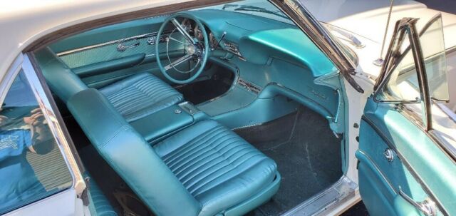 Ford Thunderbird 1961 image number 2