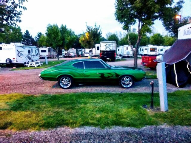 Oldsmobile Cutlass S 1970 image number 2