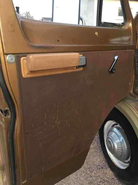 Dodge High Top Tradesman 300 1974 image number 17