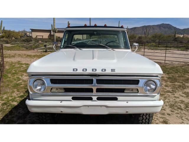 Dodge Power Wagon 1970 image number 2