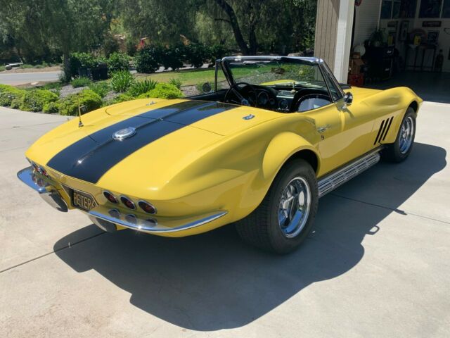 Chevrolet Corvette 1966 image number 17