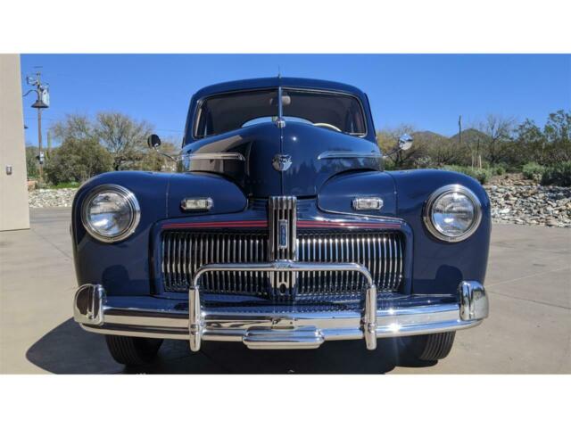 Ford Deluxe 1942 image number 1