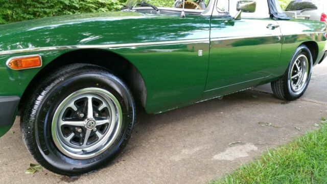 MG MGB 1977 image number 35