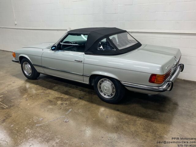 Mercedes-Benz SL-Class 1973 image number 21