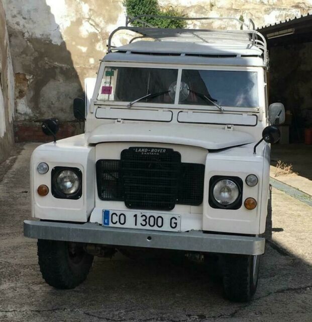 Land Rover Defender 1977 image number 0