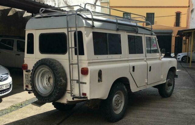 Land Rover Defender 1977 image number 1