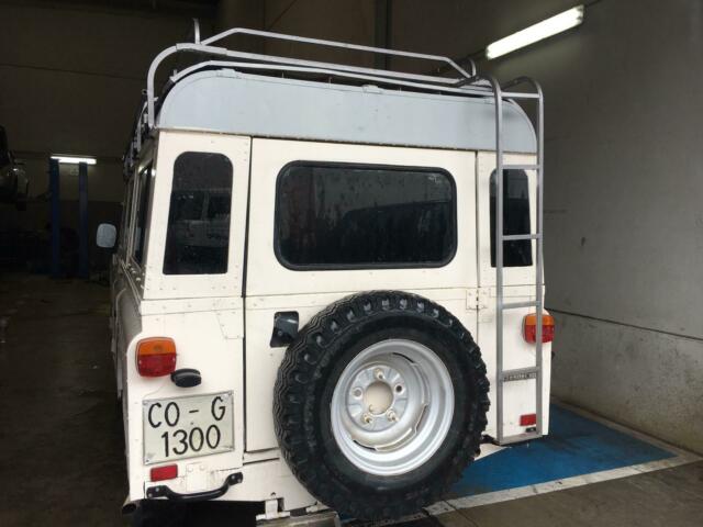 Land Rover Defender 1977 image number 18