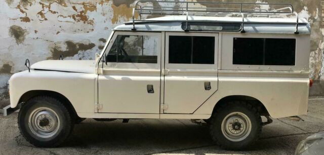 Land Rover Defender 1977 image number 2