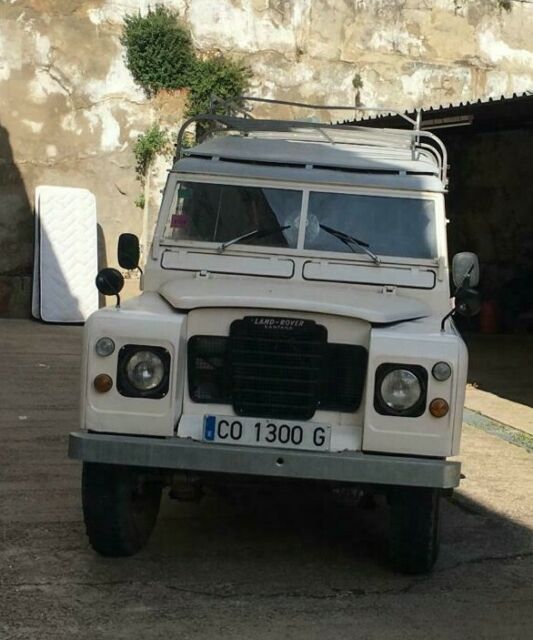 Land Rover Defender 1977 image number 29