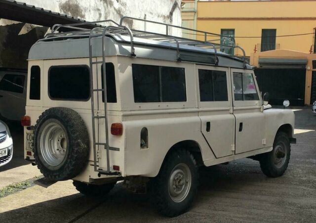 Land Rover Defender 1977 image number 30