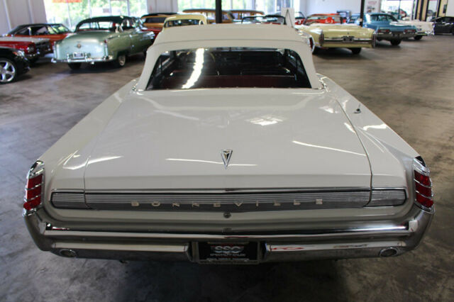 Pontiac Bonneville 1963 image number 31