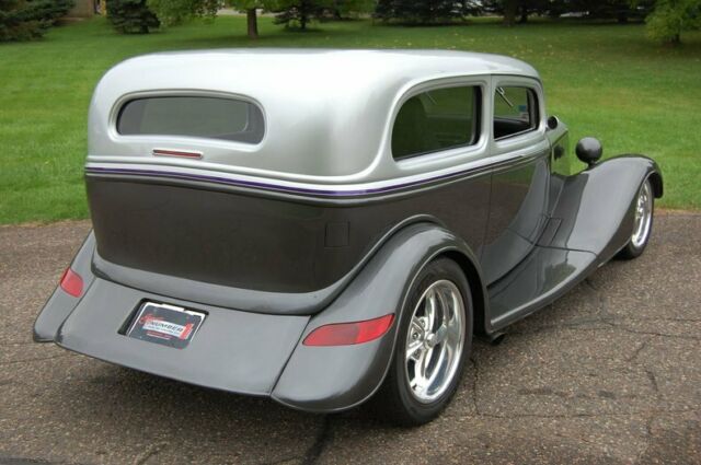 Ford 2 Door Street Rod 1933 image number 31