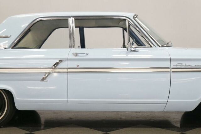 Ford Fairlane 1964 image number 22