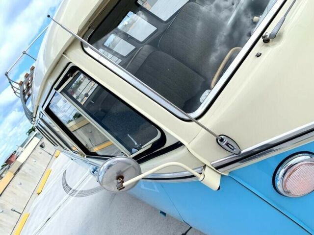 Volkswagen Bus/Vanagon 1965 image number 30