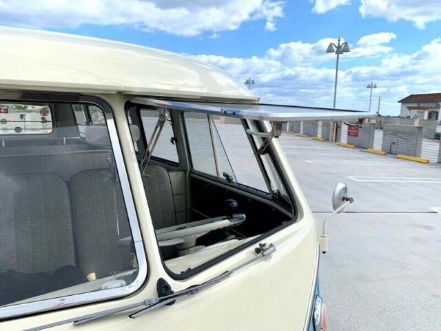 Volkswagen Bus/Vanagon 1965 image number 31