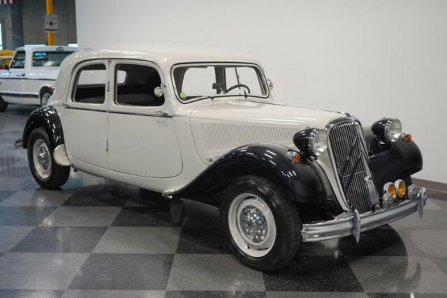 Citroën Traction Avant 1954 image number 17