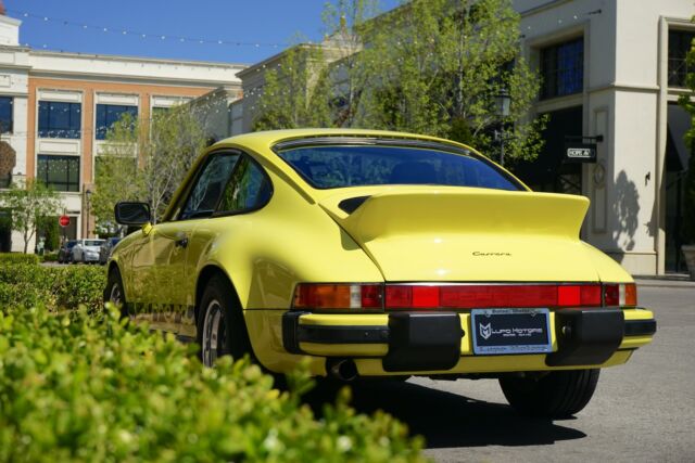 Porsche 911 1975 image number 18