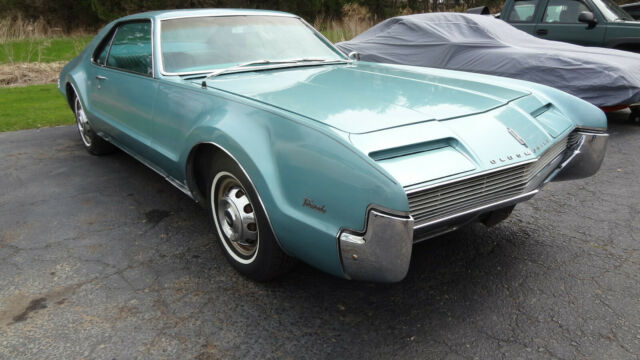 Oldsmobile Toronado 1966 image number 10