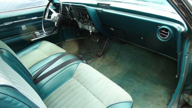 Oldsmobile Toronado 1966 image number 17