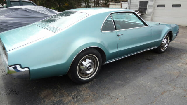 Oldsmobile Toronado 1966 image number 28