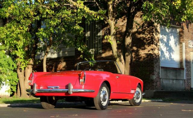 Alfa Romeo 2000 Touring Spider 1960 image number 3