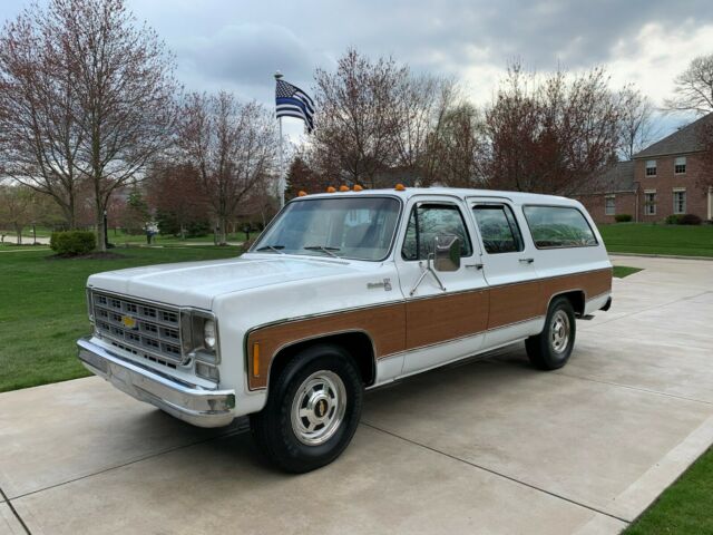 Chevrolet Suburban 1978 image number 0