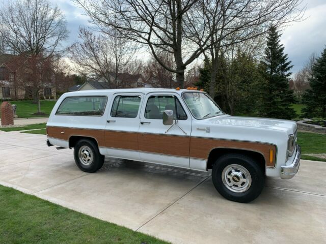 Chevrolet Suburban 1978 image number 16