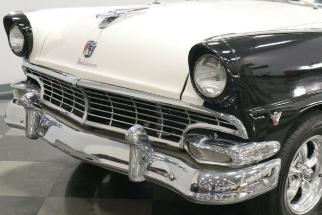 Ford Fairlane 1956 image number 20