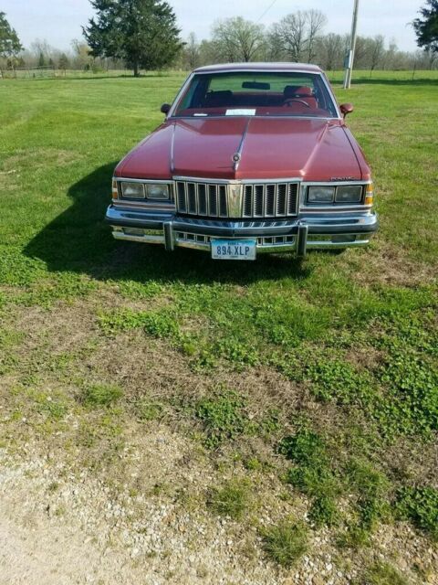 Pontiac Bonneville 1979 image number 28