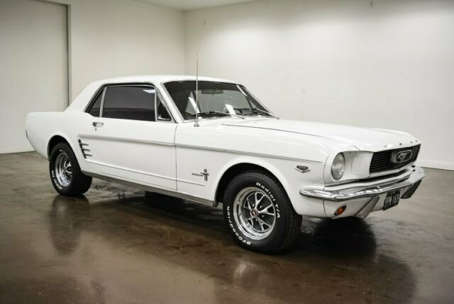 Ford Mustang 1966 image number 24