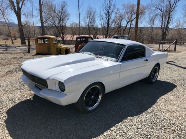 Ford Mustang 1965 image number 14