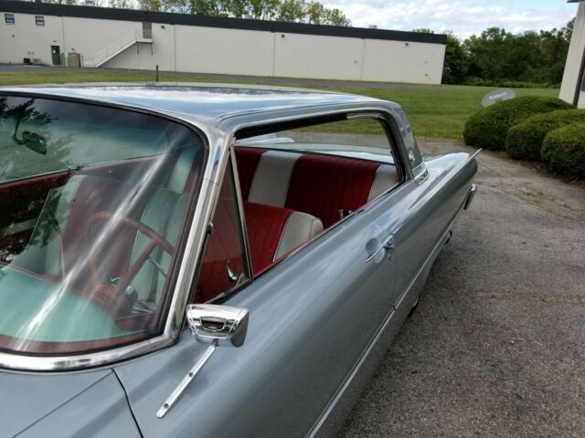 Ford Galaxie 1961 image number 15