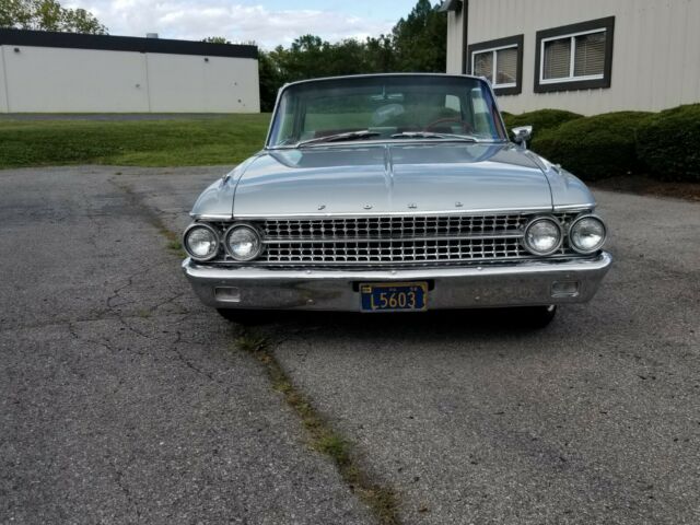 Ford Galaxie 1961 image number 19