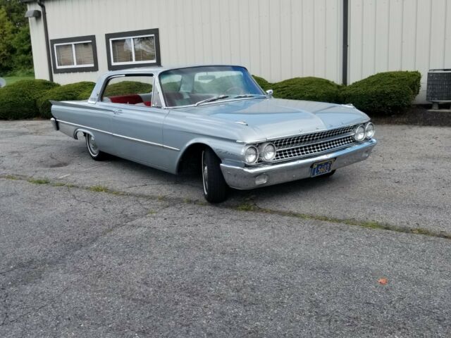 Ford Galaxie 1961 image number 24